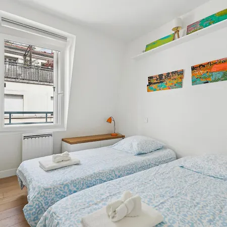 In The Heart Of By Weekome Apartment